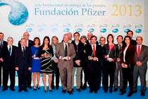 Imagen El investigador Víctor Quesada recibe el premio de la Fundación Pfizer a...