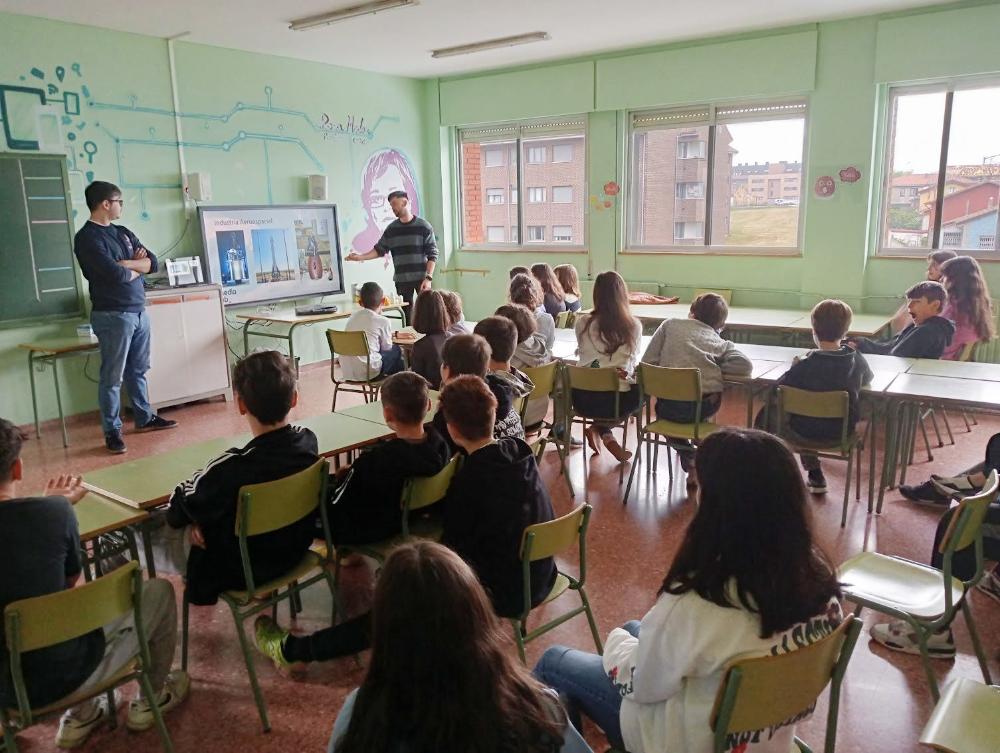 Imagen El MediaLab de la Universidad de Oviedo imparte más de 100 talleres 'STEAM' en colegios e institutos en abril