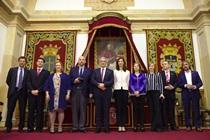 Image Los miembros del nuevo equipo rectoral de la Universidad de Oviedo toman...