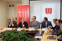 Imagen Crue Universidades Españolas y Banco Santander firman un convenio para...