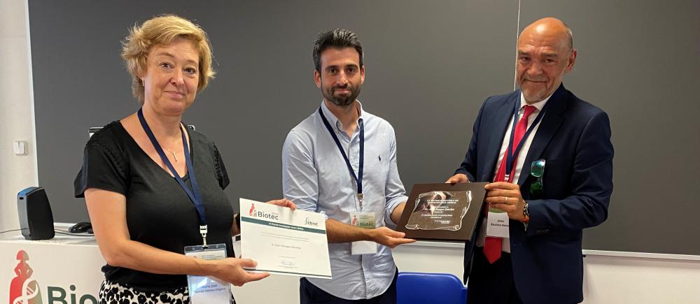 Imagen El científico de la Universidad de Oviedo Juan Mangas recibe el Premio para Jóvenes Investigadores 2023 de la Sociedad Española de Biotecnología