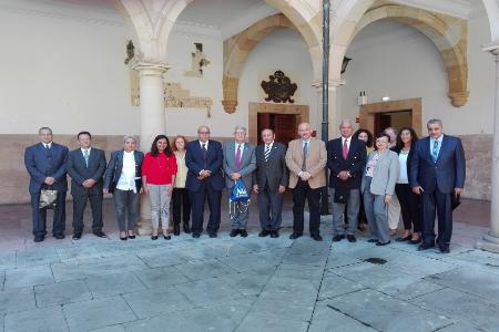 Imagen La Universidad de Oviedo recibe la visita de una delegación de la...