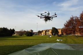 Image Un equipo de 'telecos' patenta drones para detectar minas antipersona y...