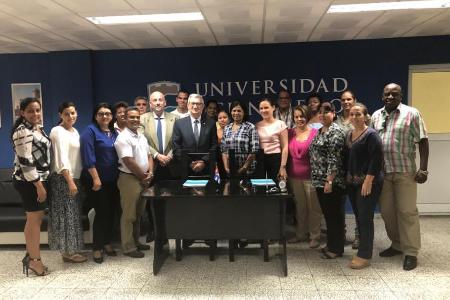Foto de grupo tras la firma del convenio con la Universidad de Cienfuegos web