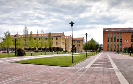 FyL-20210419-Exteriores_campus_Milán_052