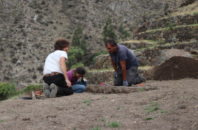 Imagen La Universidad de Oviedo lidera una investigación sobre el origen de los cultivos en espacios aterrazados en Ayacucho (Perú)