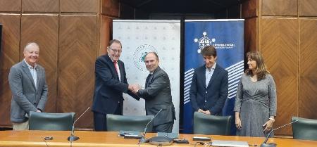 La Universidad de Oviedo y Excade crean una cátedra que profundizará en el sector industrial, civil y geomático
