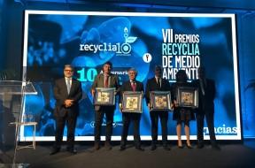 Imagen La Universidad de Oviedo recibe el Premio Recyclia de Medio Ambiente en la categoría de mayor apoyo de una entidad pública o privada al fomento del reciclaje