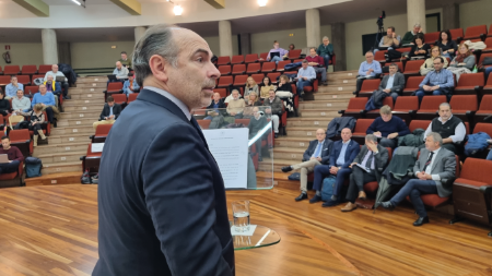 Imagen El rector de la Universidad de Oviedo presenta ante el Claustro el...