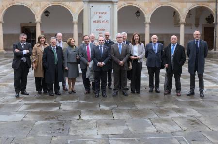 Imagen La Universidad de Oviedo distingue a sus exsecretarios y exsecretarias...